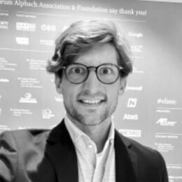 Philipp KAMARYT Associate Partner - IBM